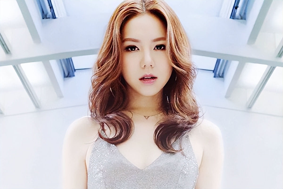 给新生代10位“实力女歌手”排个名，尚雯婕仅排第8，张靓颖第三