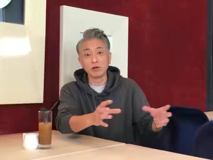 54岁港星转行做自媒体，拍2个视频涨3个粉丝，曾想考牌当保安