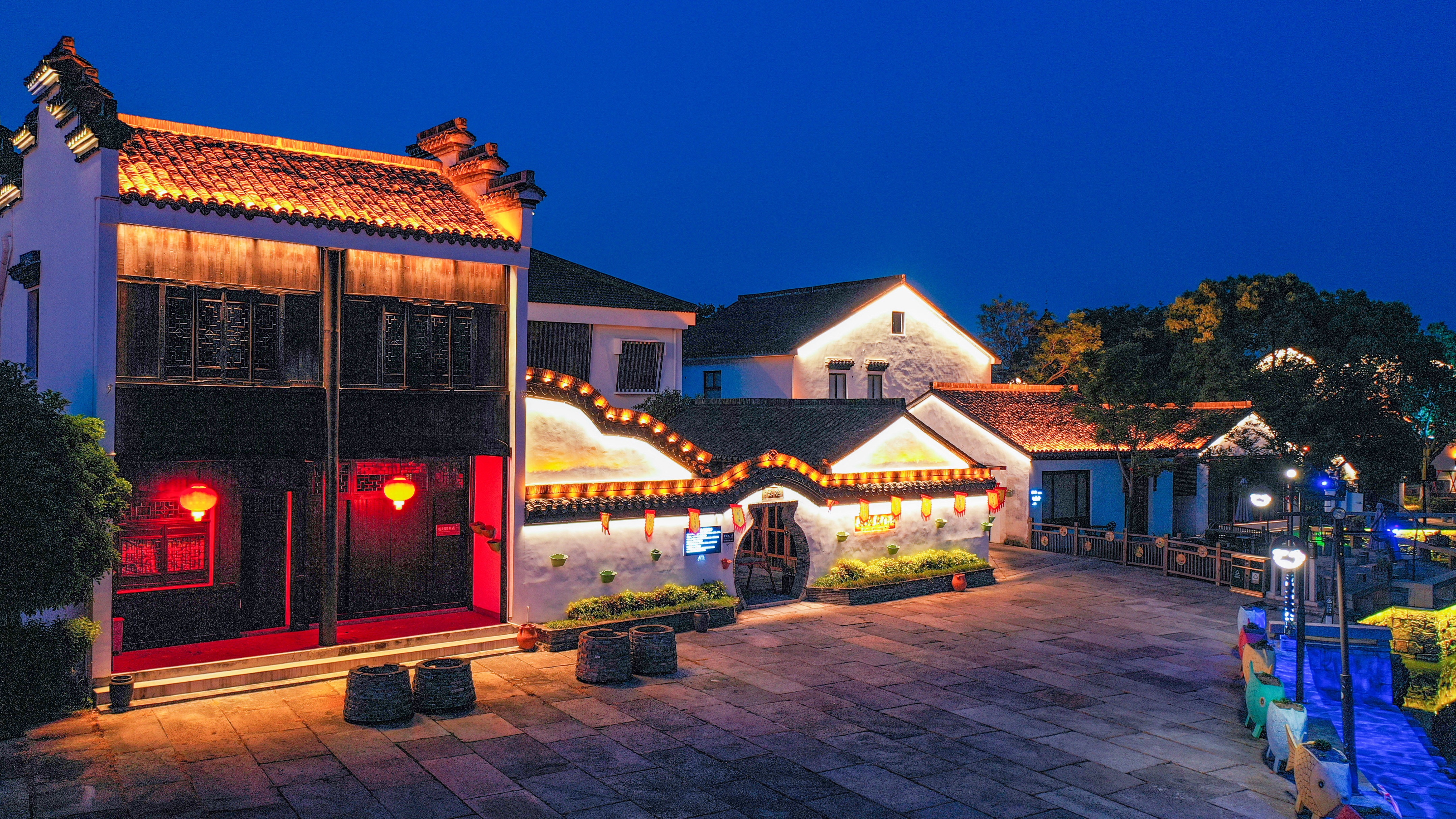 将水,景,古村,科技巧妙结合,打造集景,光,影于一体的的荻港古村"夜景