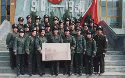 警徽闪耀一一记第二个人民警察节 作者：七团王抗林