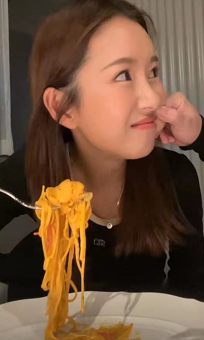 张子萱与老公高调放闪，陈赫当众上演捏脸杀，不惧争议越来越甜