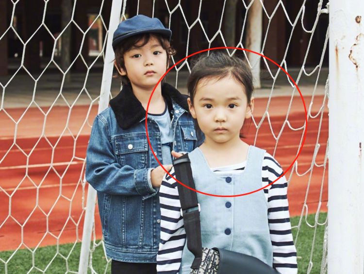 董璇女儿被迫营业赚钱？4岁便出来拍广告，眼神早已透露一切