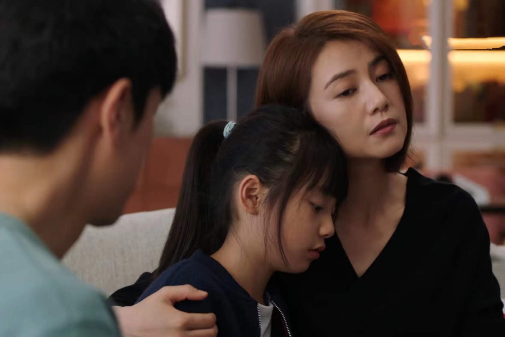 “交换伴侣”，看得我一会唾弃，一会脸红，女神新剧太刺激