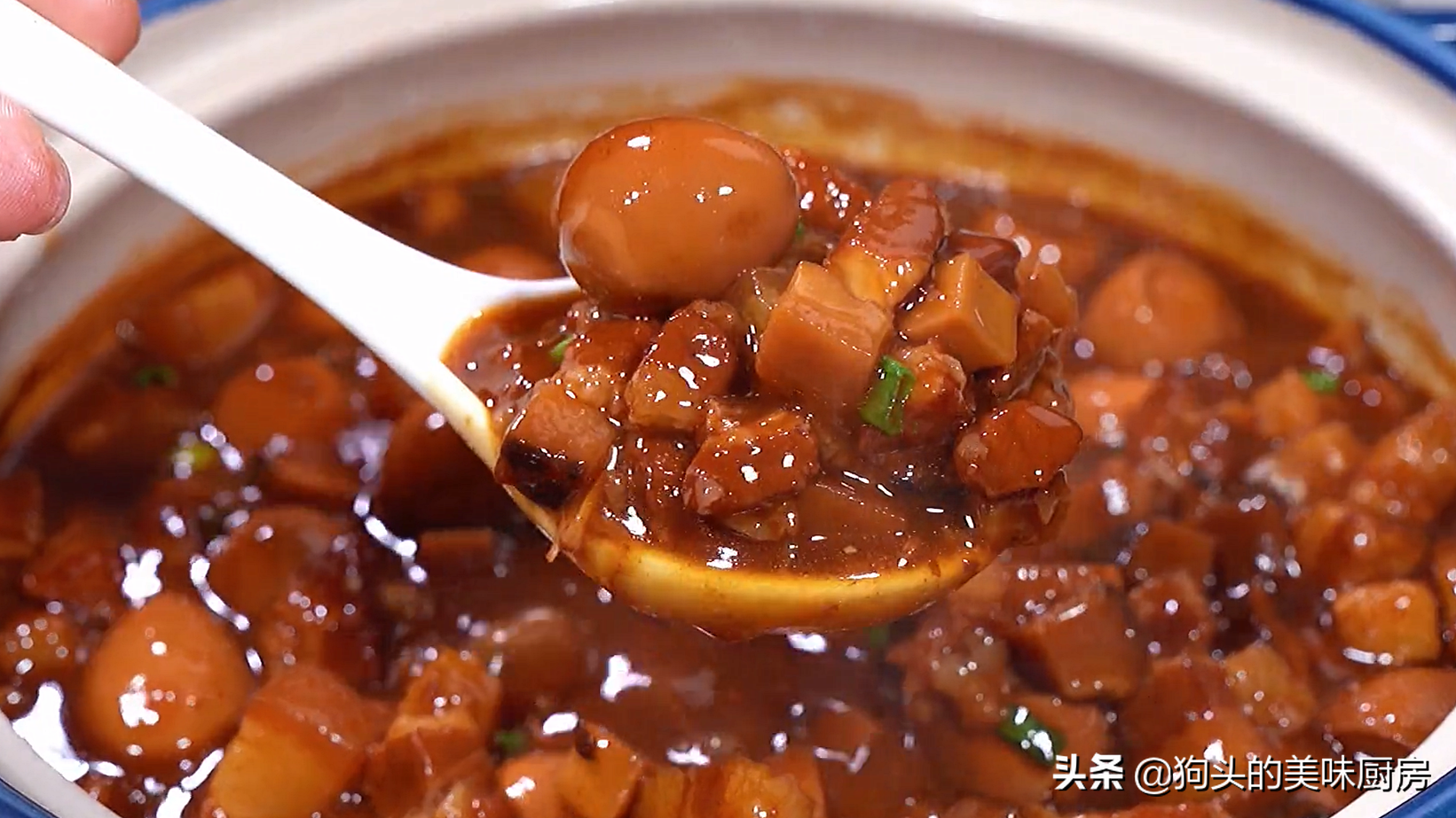 卤肉饭家常做法，不加生抽酱油，汤汁浓稠，三碗米饭不够吃