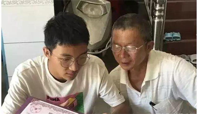 何润琪：带着妈妈遗照上清华，这个湖南文科状元的故事让人唏嘘