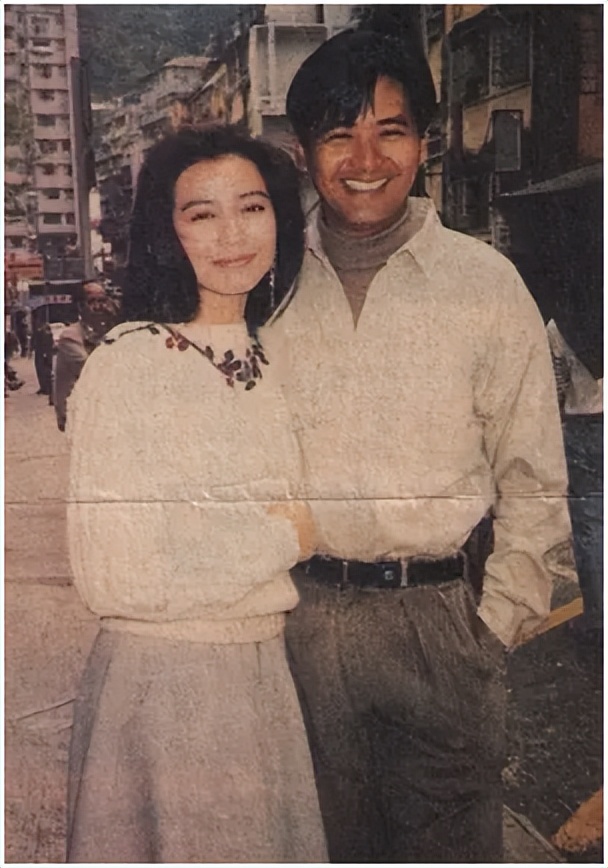 “霞玉芳红”，她的“红”，你碰不起