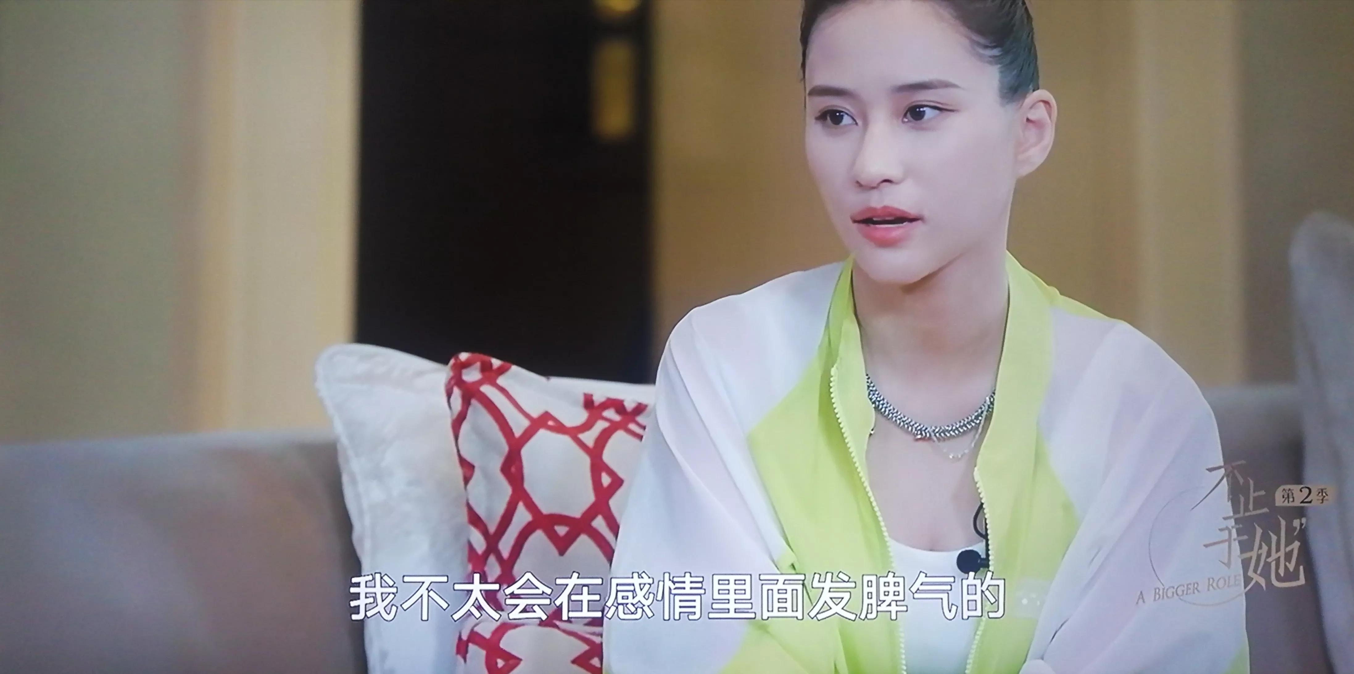 赌王千金何超莲：从小觉得自己很穷，豪门里的低姿态是门必修功课