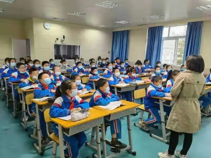 沐浴春风 展研风采——黄龙溪学校五六年级语文教研组教研活动