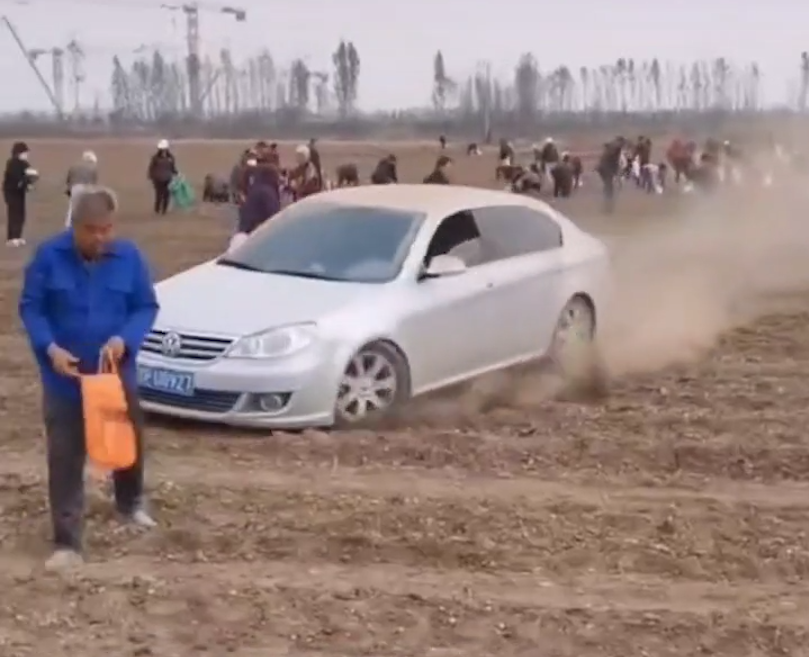 �ӱ����������������������ֹ����ֱ��׳������˵��Ƭ������