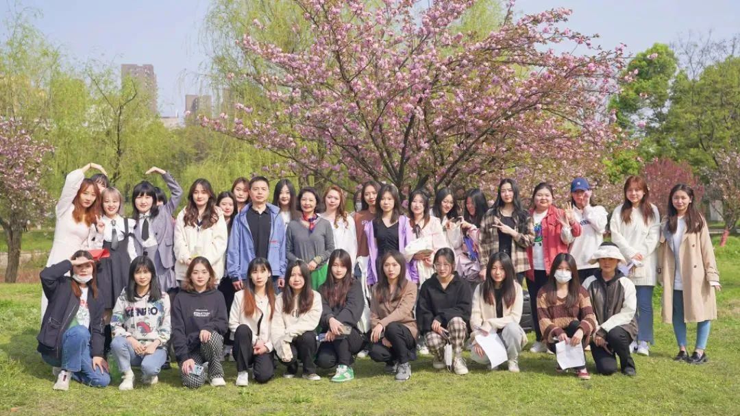 汉口学院：鸟语花香迎春归 诗情画意游诗会（多图）