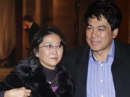 朱时茂：与妻子结婚42年零绯闻，为何年过半百绯闻却不断？