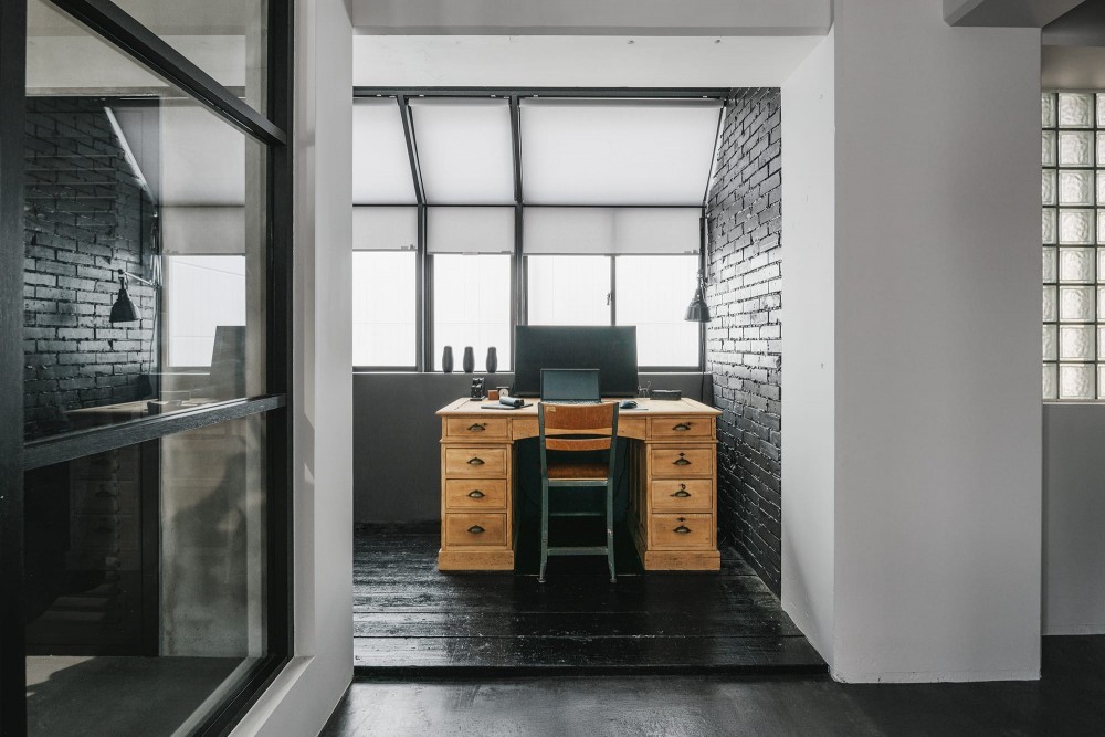 这才是真正的穷装，用裸墙玻璃隔断的127㎡新家，颜值竟然这么高