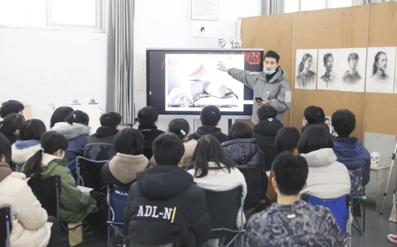 南昌美术培训画室哪家好？南昌白塔岭美术培训强、成绩好