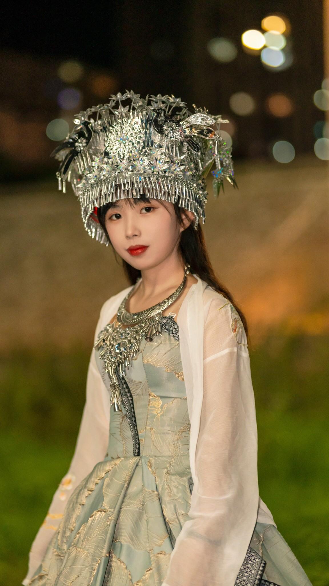 杨小慧全新作品《民安国泰》，主打民族风情