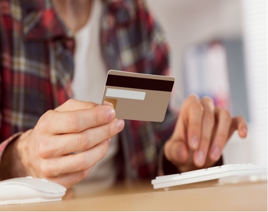 “套现”被明令禁止，多家银行行动，“以卡养卡”不好过了