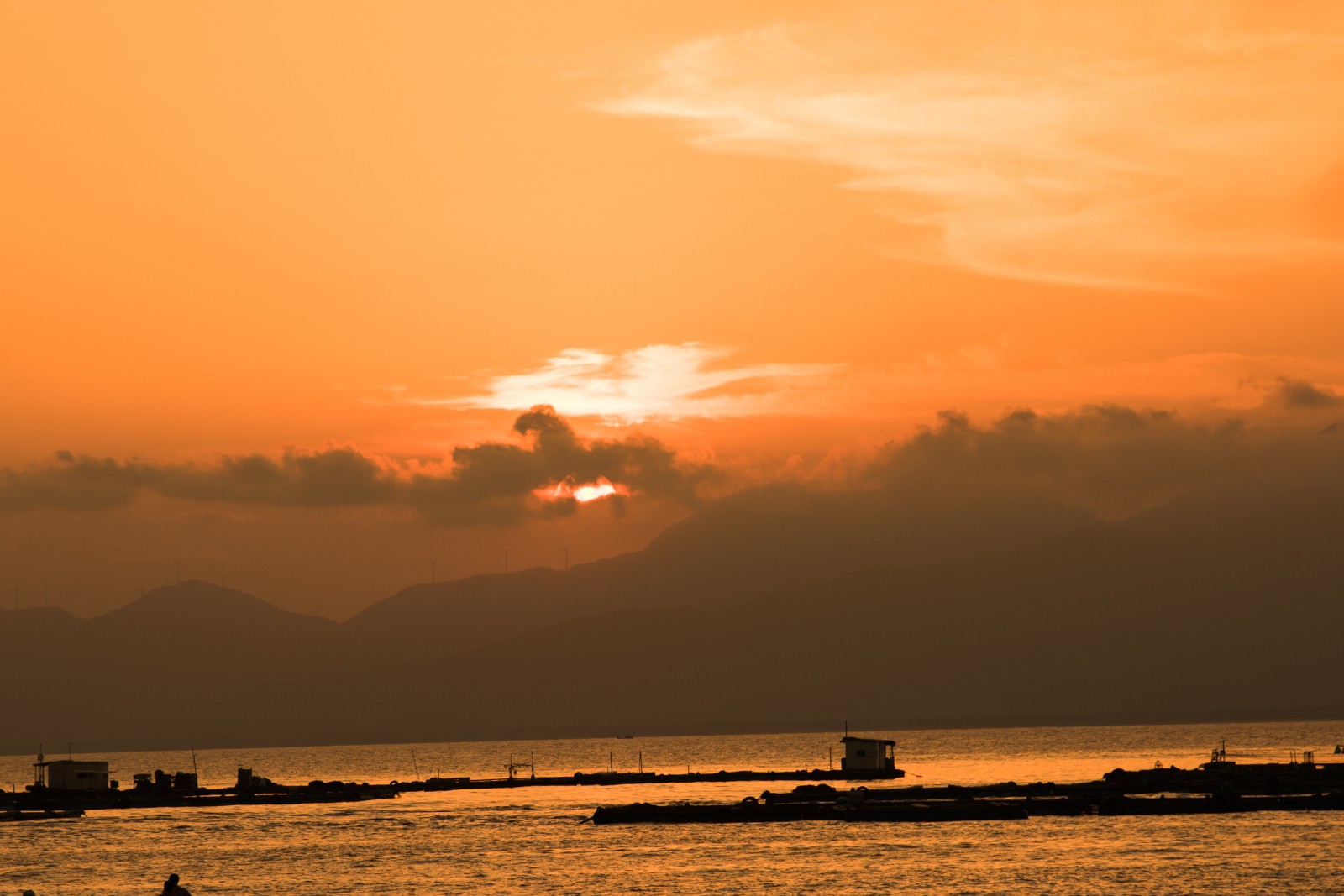 海邊的夕陽,一片橙紅橙紅的