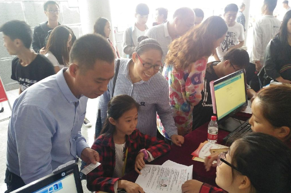 河南神童张易文，4岁识千字，10岁上大学，后来月薪仅有2000元