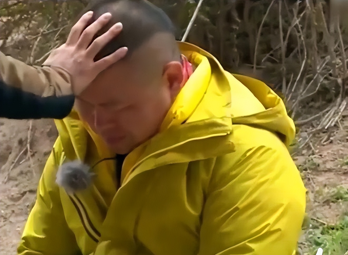 有一种“暖”叫善良，黄晓明救人，岳云鹏挡酒，个个细节见人品