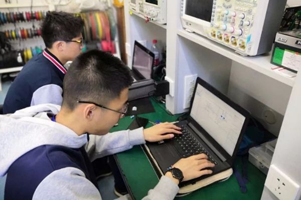 花20几万读大学，最后月薪不到3000，女大学生吐槽毕业现状