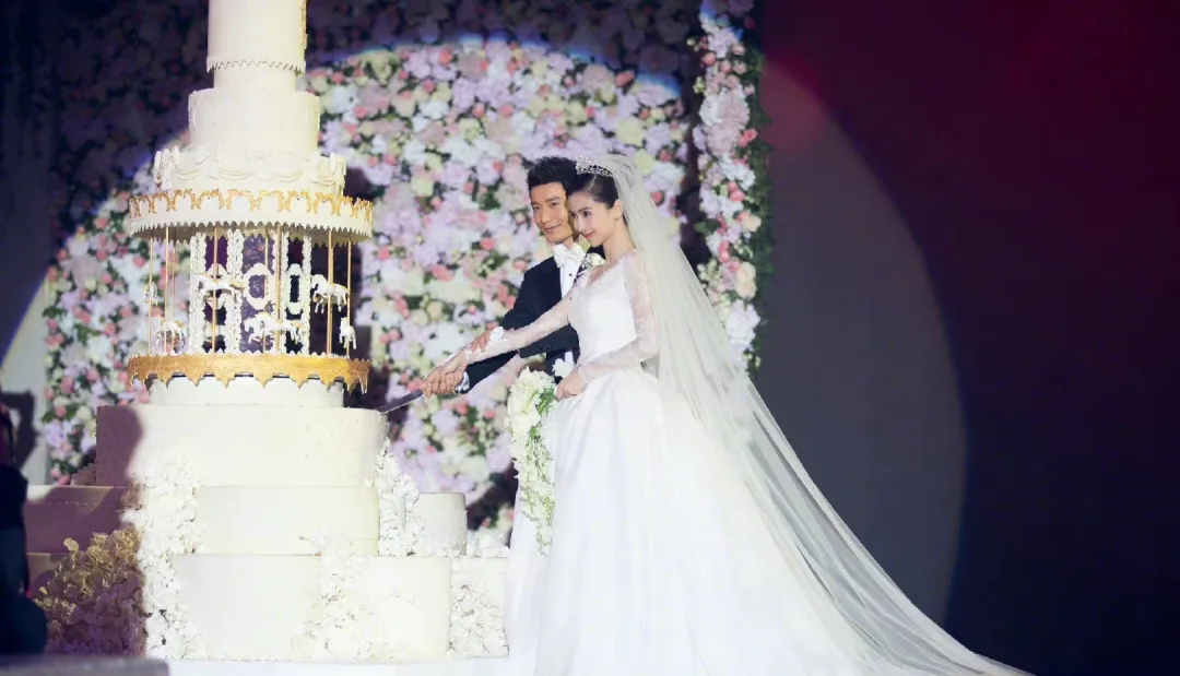 杨颖黄晓明官宣离婚,网友神评论太冷酷:以利相交者,利尽则散