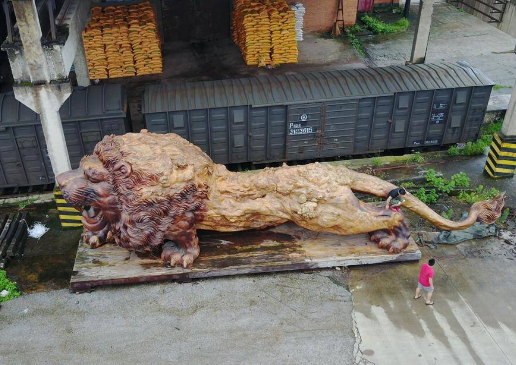 武汉公司花200万雕刻巨狮，富商出价300万不卖，如今已搁置7年