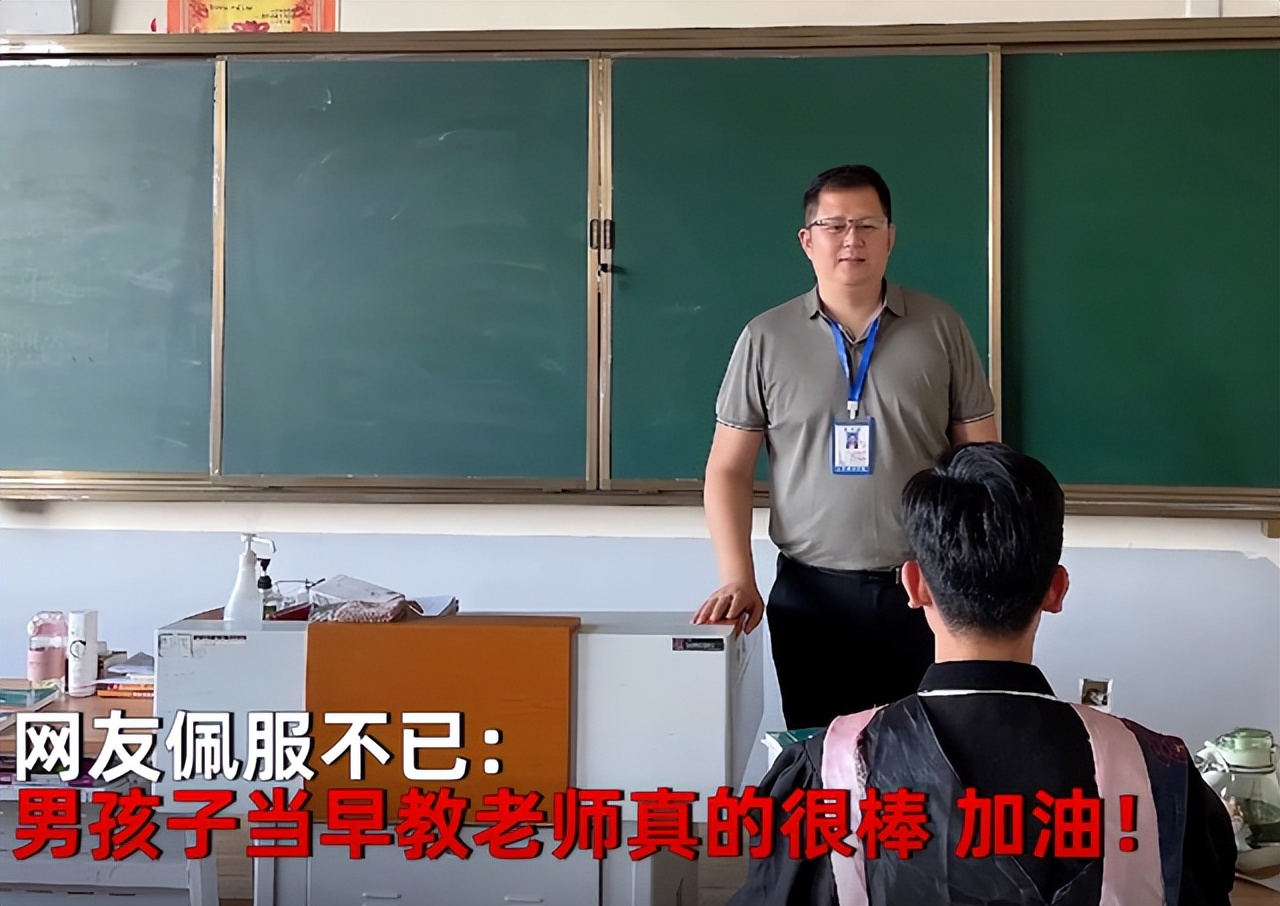 高校男生拍毕业照，全班9位老师仅1名学生，所学专业让人佩服
