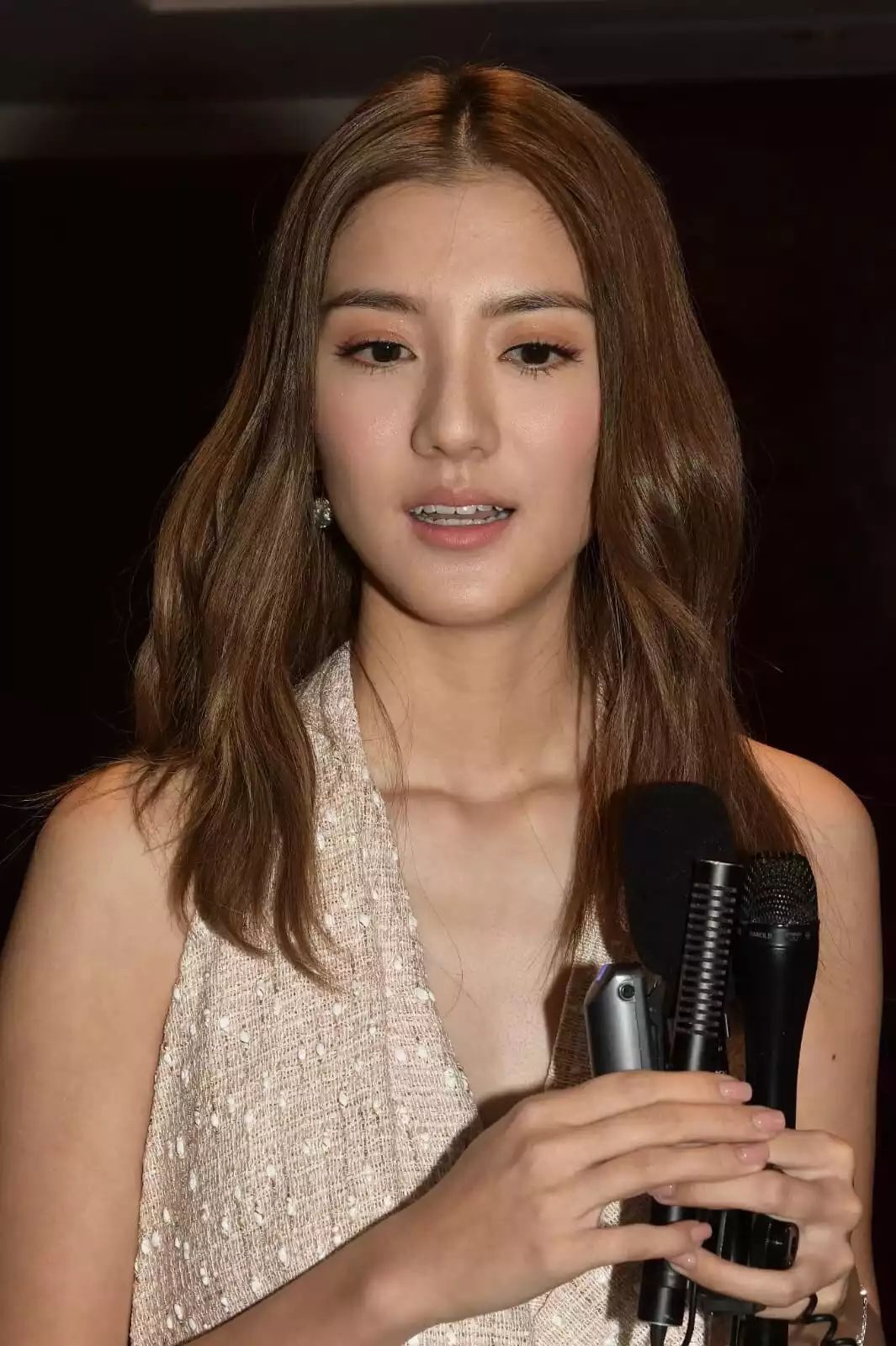 “拜金宠儿”吴千语：被林峰独宠五年10分钟刷80万，后投富豪怀抱