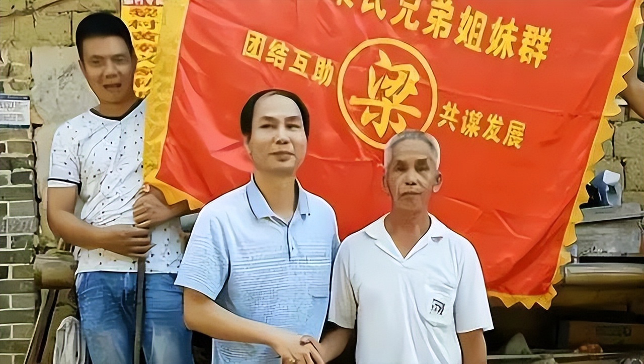 “超生游击队”真实事件：21年连生15个孩，妻子生产细节让人心疼