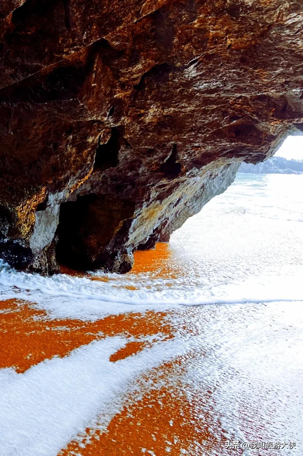 万宁山钦湾，这里有最独特的海石景观。