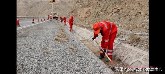 草长莺飞春已至 公路养护正当时