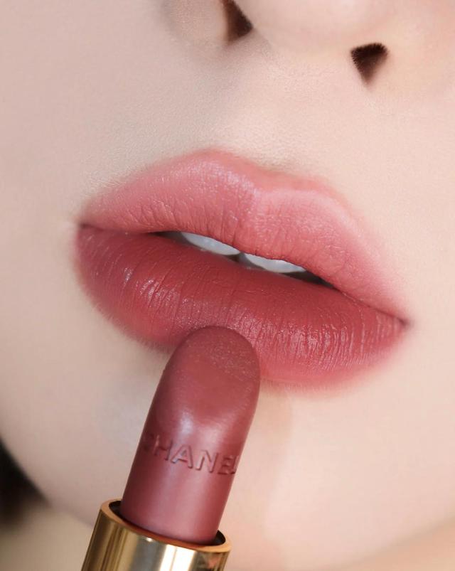 新年口红别买正红色,多选这几种色号,显白又低调,适合见家长