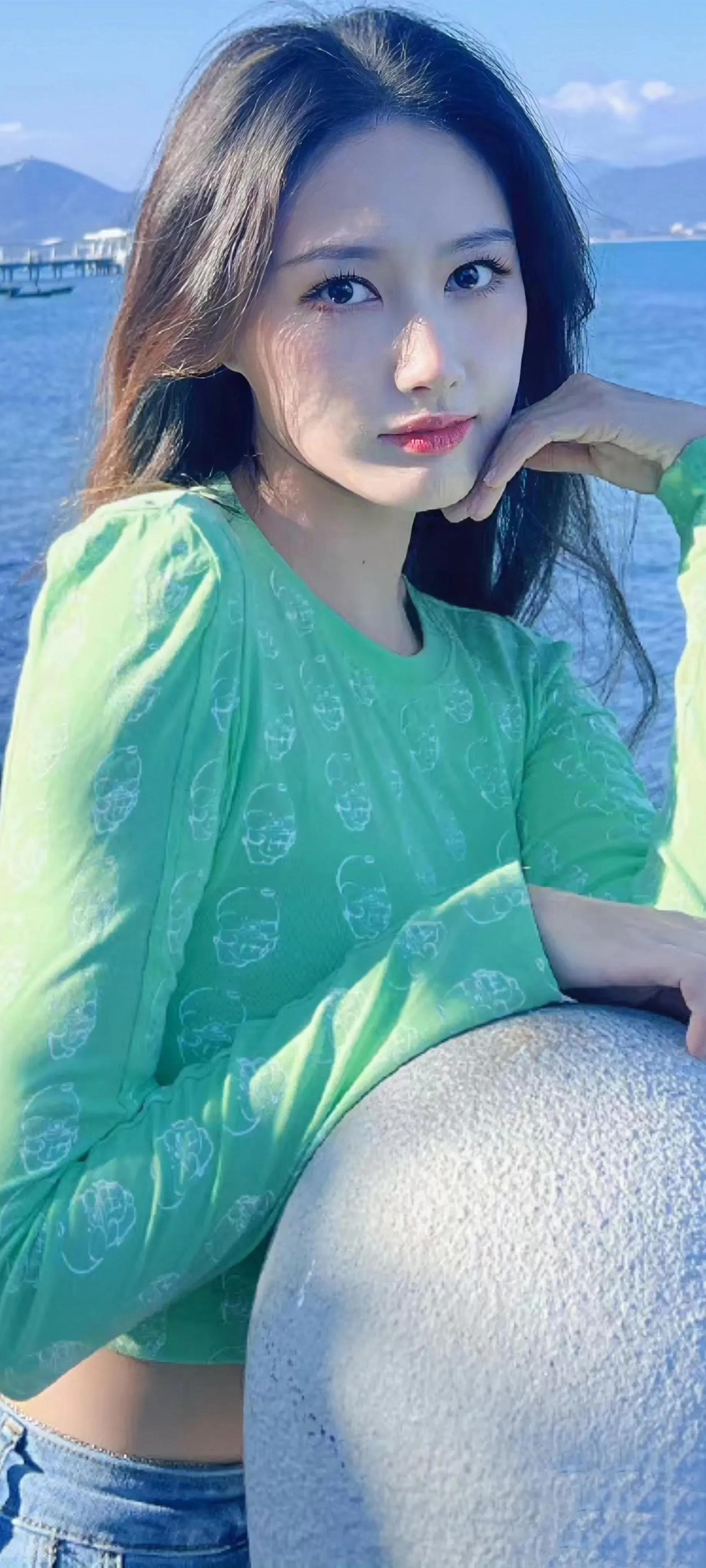 端庄美丽的张子璇