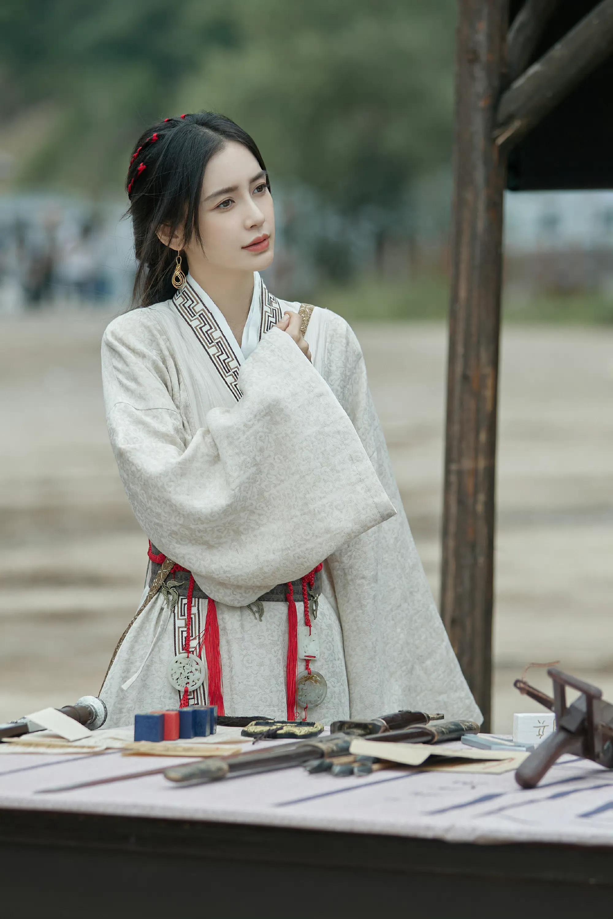 新一期《奔跑吧》和《萌探2》之最新一期的Angelababy