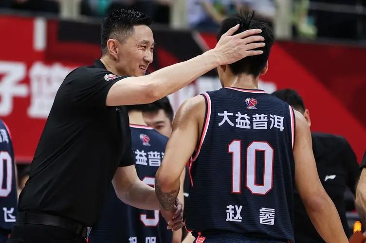 为什么nba教练都不是巨星(做球员的时候很牛逼，为何退役后当教练就不行？帝哥来聊聊原因)