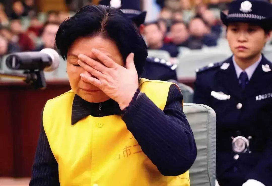 14年前祸害30万婴儿的毒奶女王，三鹿董事长田文华如今怎么样了？