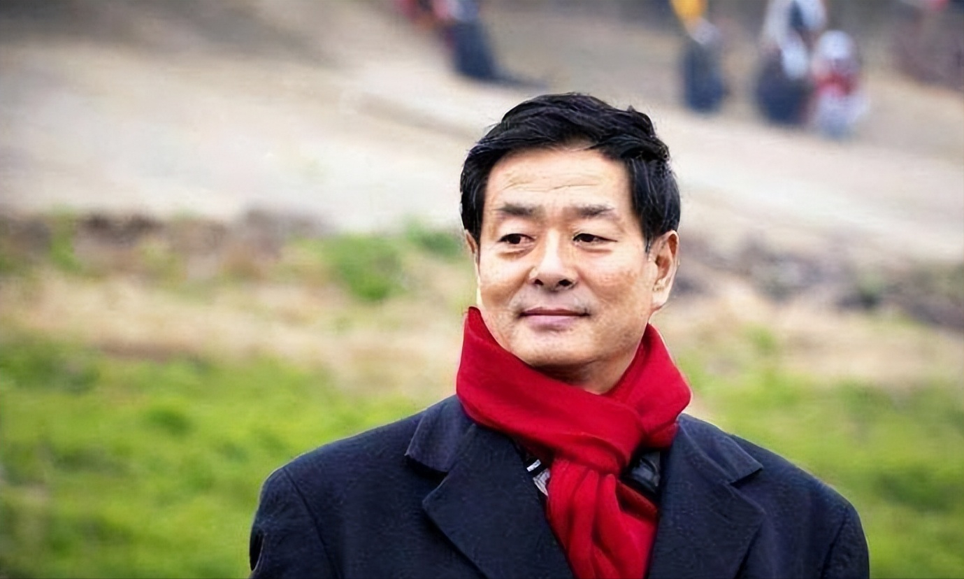 有人选择在娱乐圈硬混，有人选择保家卫国，同是星二代差距还挺大