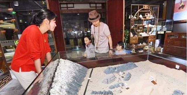 贵州女孩捡400公斤陨石，每克一万她也不卖，后任贵州陨石馆馆长