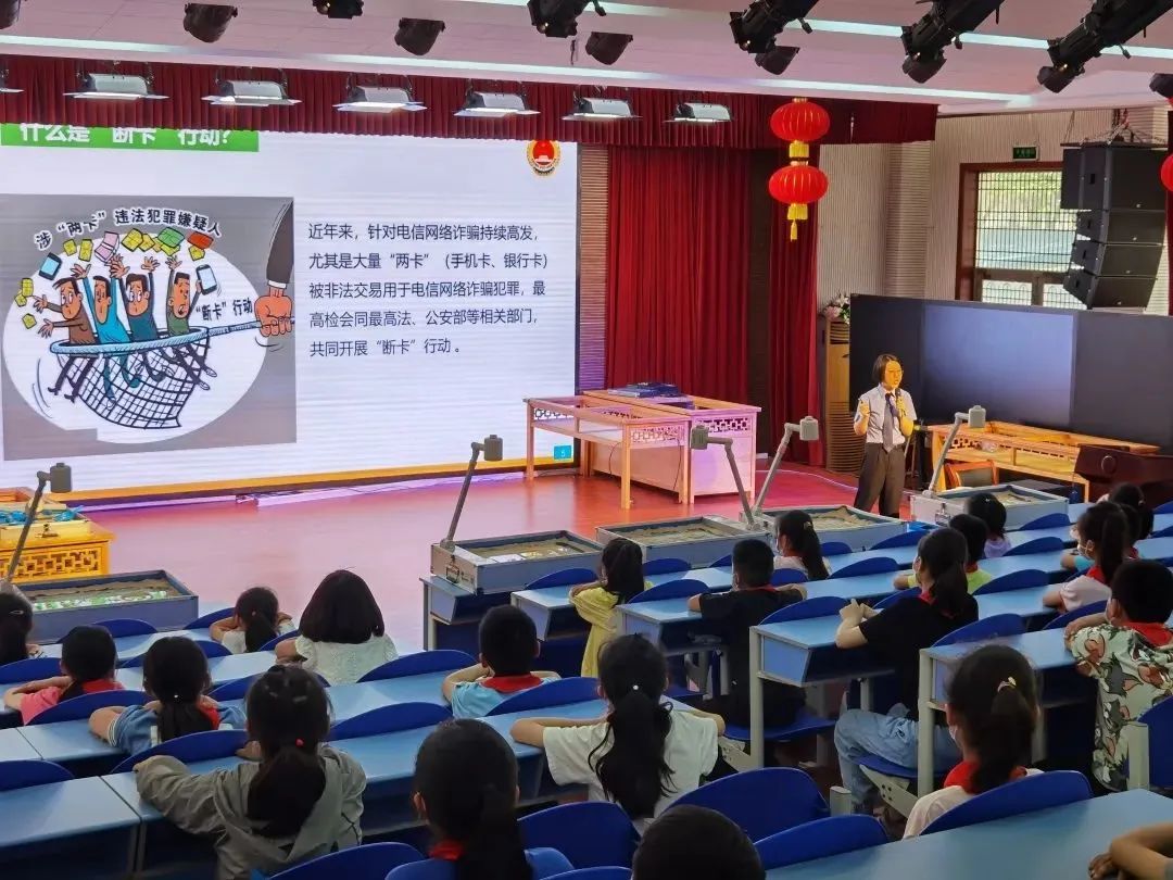 【向阳花开】 以法之名 护你青春无恙