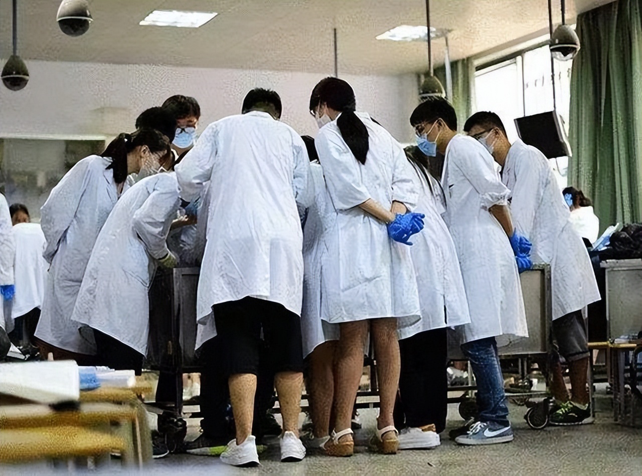 大学学医要几年（五年制临床医学与八年制临床医学）