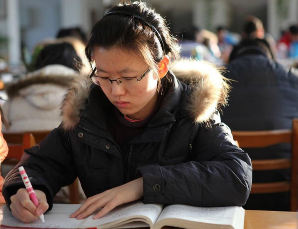 我国首批“3年制”本科生问世，虽节省1年，但学到的东西可不少