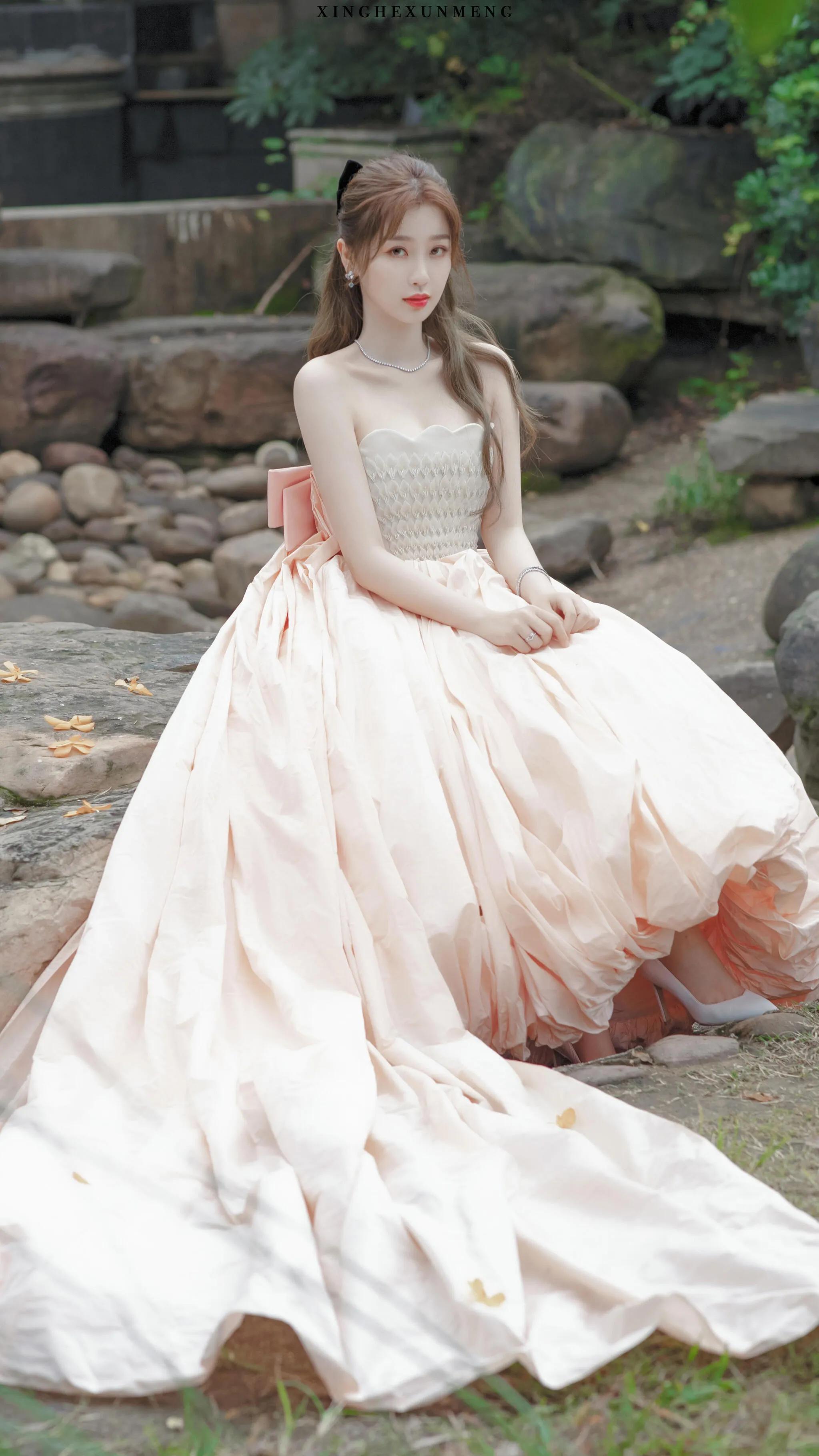 虞书欣 演员 歌手 爱豆 甜妹 竖屏 手机壁纸