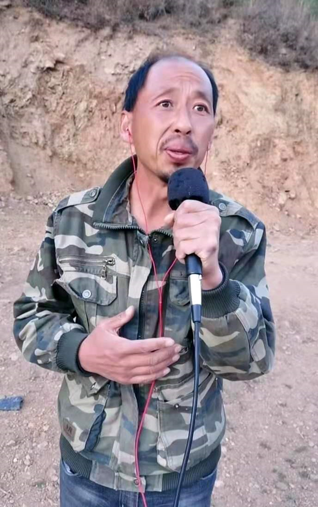 "守山大叔"于新伟:上帝踹了他的脑袋一脚,又亲吻了他的嗓子