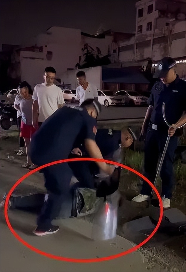 江苏淮安市一男子持刀砍人,烧烤老板做法引来无数赞赏,社会需要这样的