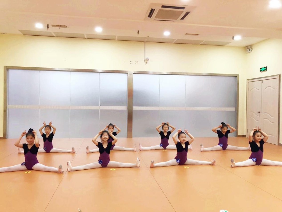 舞蹈老师教学严厉有多难得，别身在福中不知福了