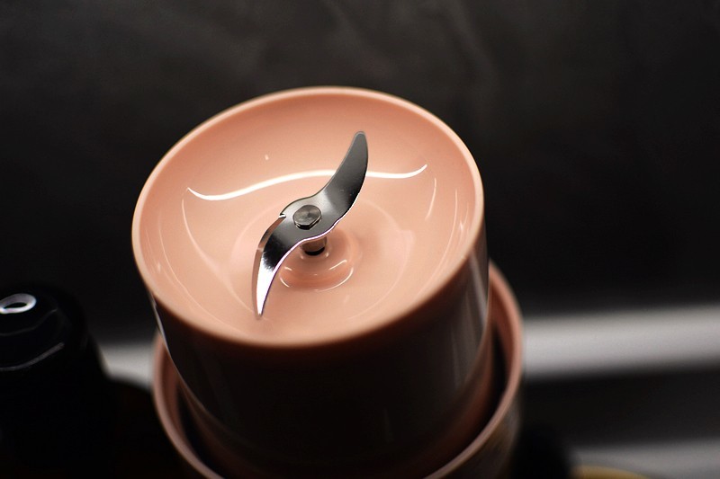 即是吨吨桶也是榨汁机 摩飞便携榨汁桶