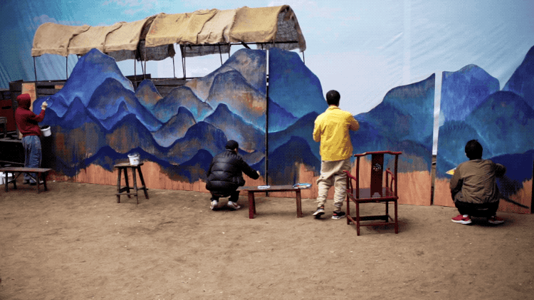 自称“野路子”出身，他却拍出口碑异常火爆的神片