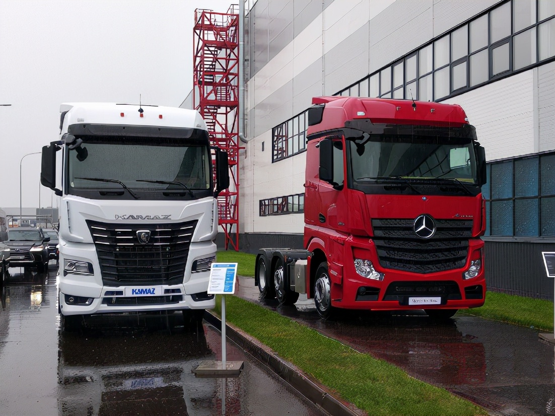 国产奔驰重卡配福田康明斯!快递,冷链,专线物流运输重卡新选择