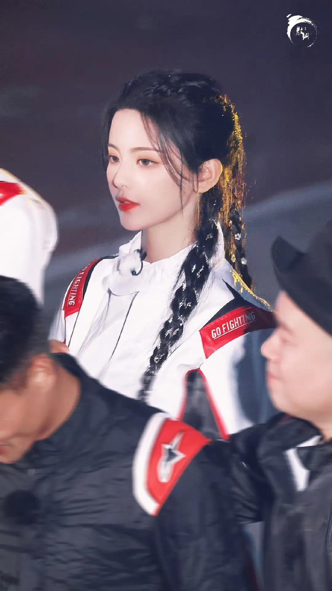 综艺《极限挑战》横店路透之杨超越小姐姐