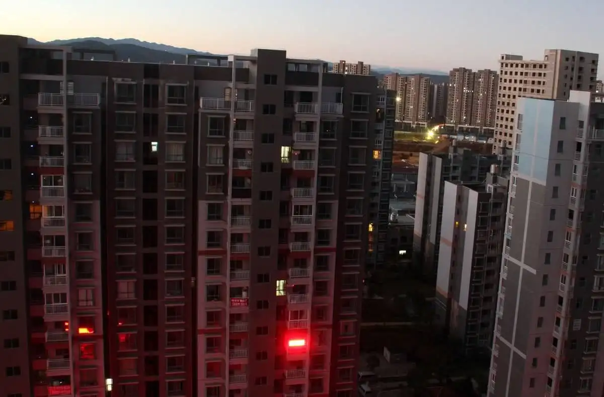 小区变“墓地”？房子买来不住只放骨灰盒，背后深层原因是什么？