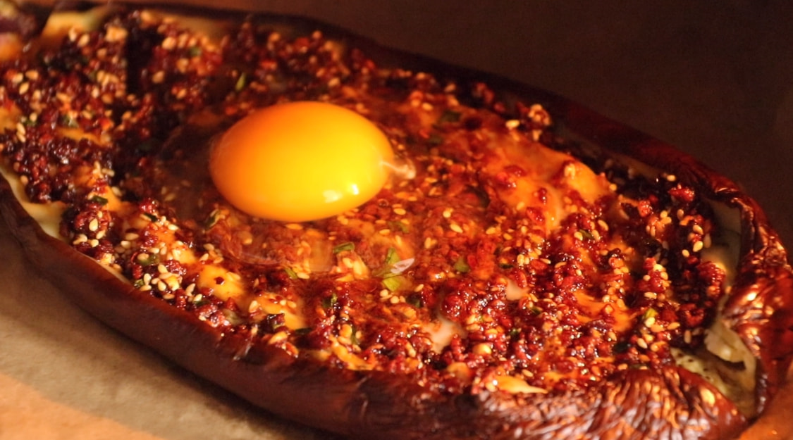 冬天里茄子还能这样吃，往里面打入一个鸡蛋，真香！别不懂吃